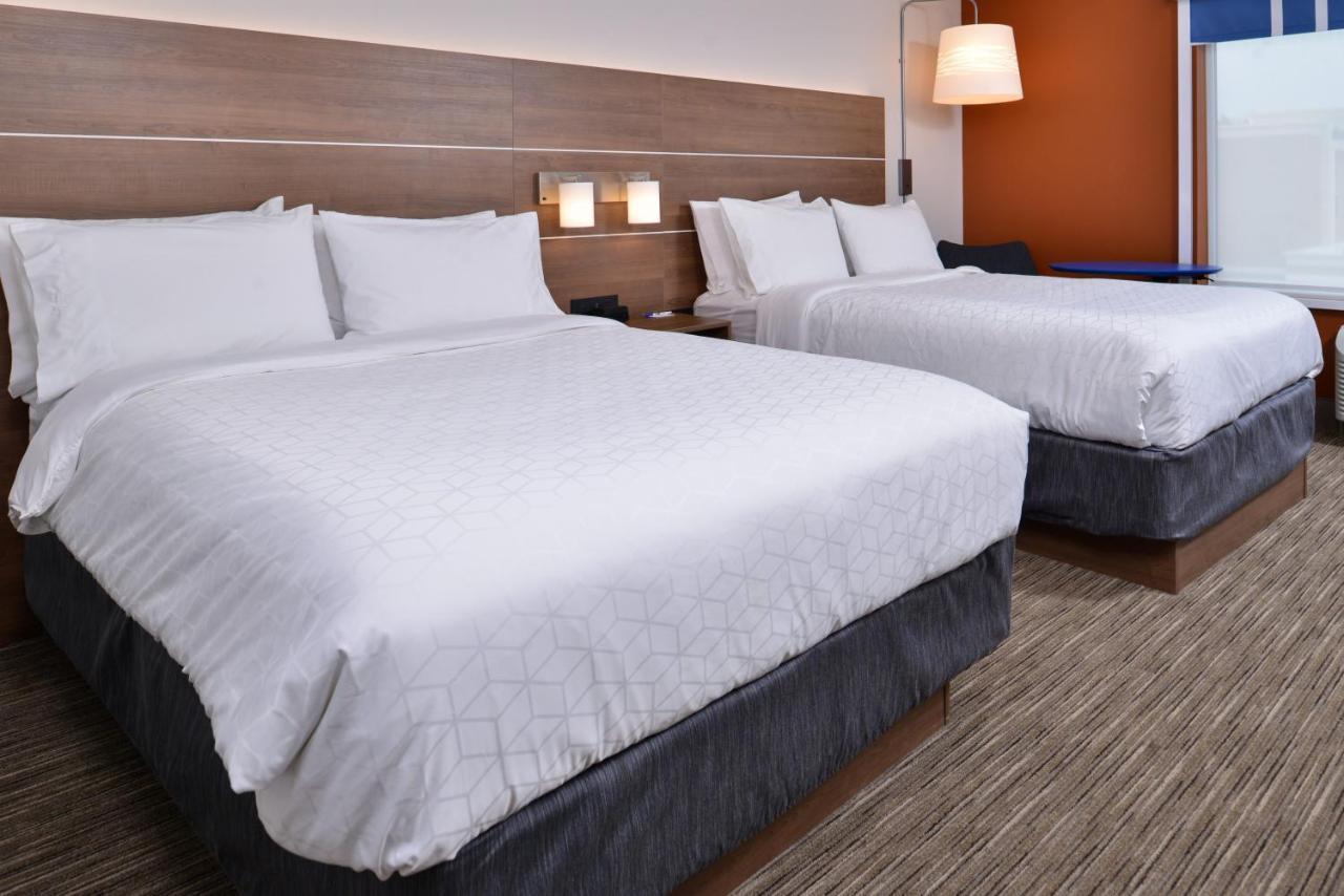 Holiday Inn Express & Suites - Marshalltown By Ihg Bagian luar foto