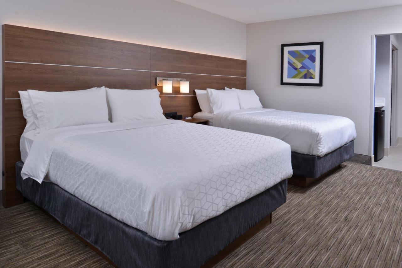Holiday Inn Express & Suites - Marshalltown By Ihg Bagian luar foto