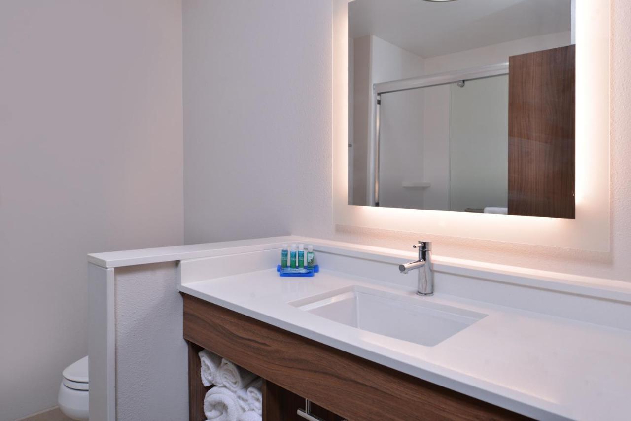 Holiday Inn Express & Suites - Marshalltown By Ihg Bagian luar foto