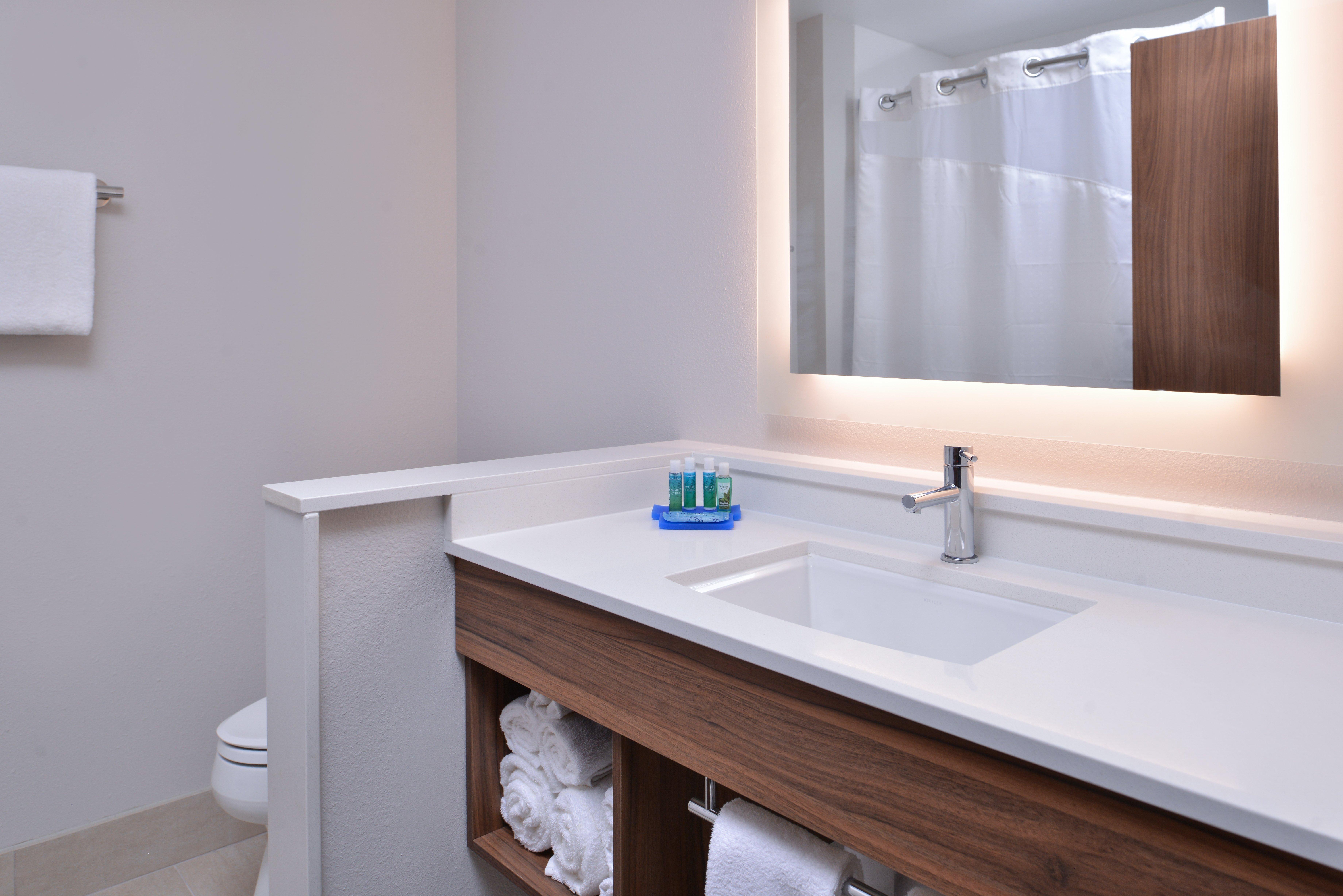 Holiday Inn Express & Suites - Marshalltown By Ihg Bagian luar foto