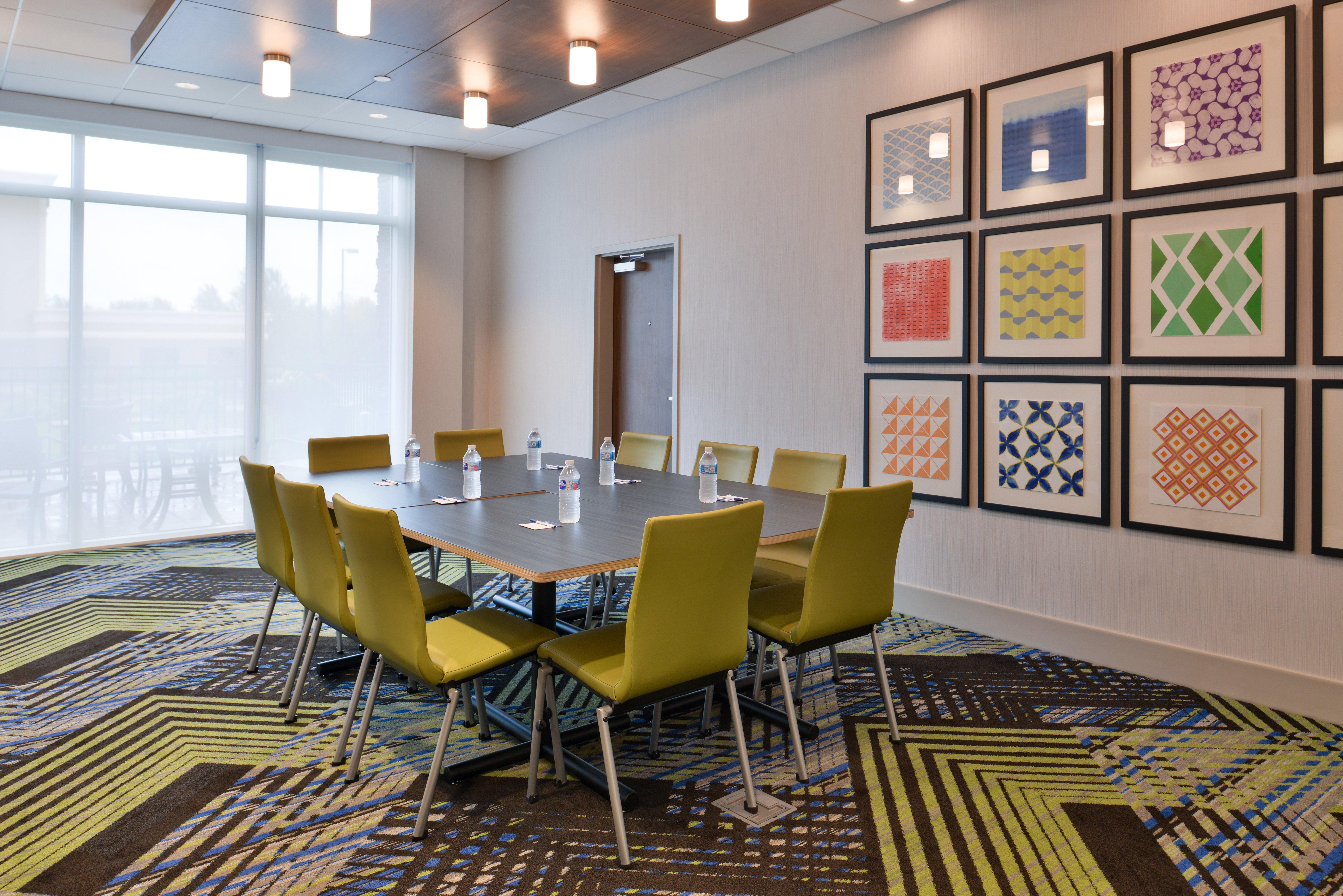 Holiday Inn Express & Suites - Marshalltown By Ihg Bagian luar foto