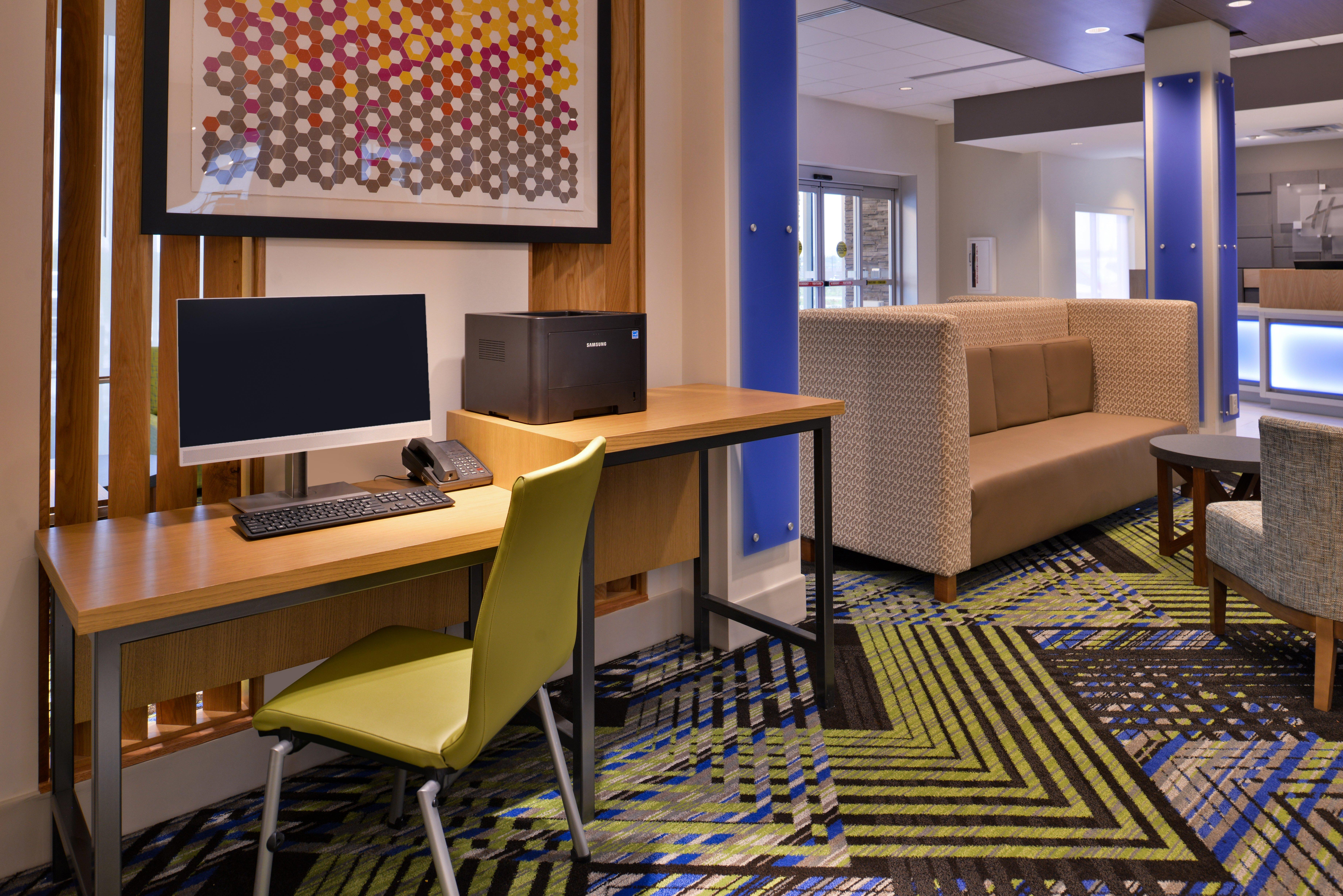 Holiday Inn Express & Suites - Marshalltown By Ihg Bagian luar foto