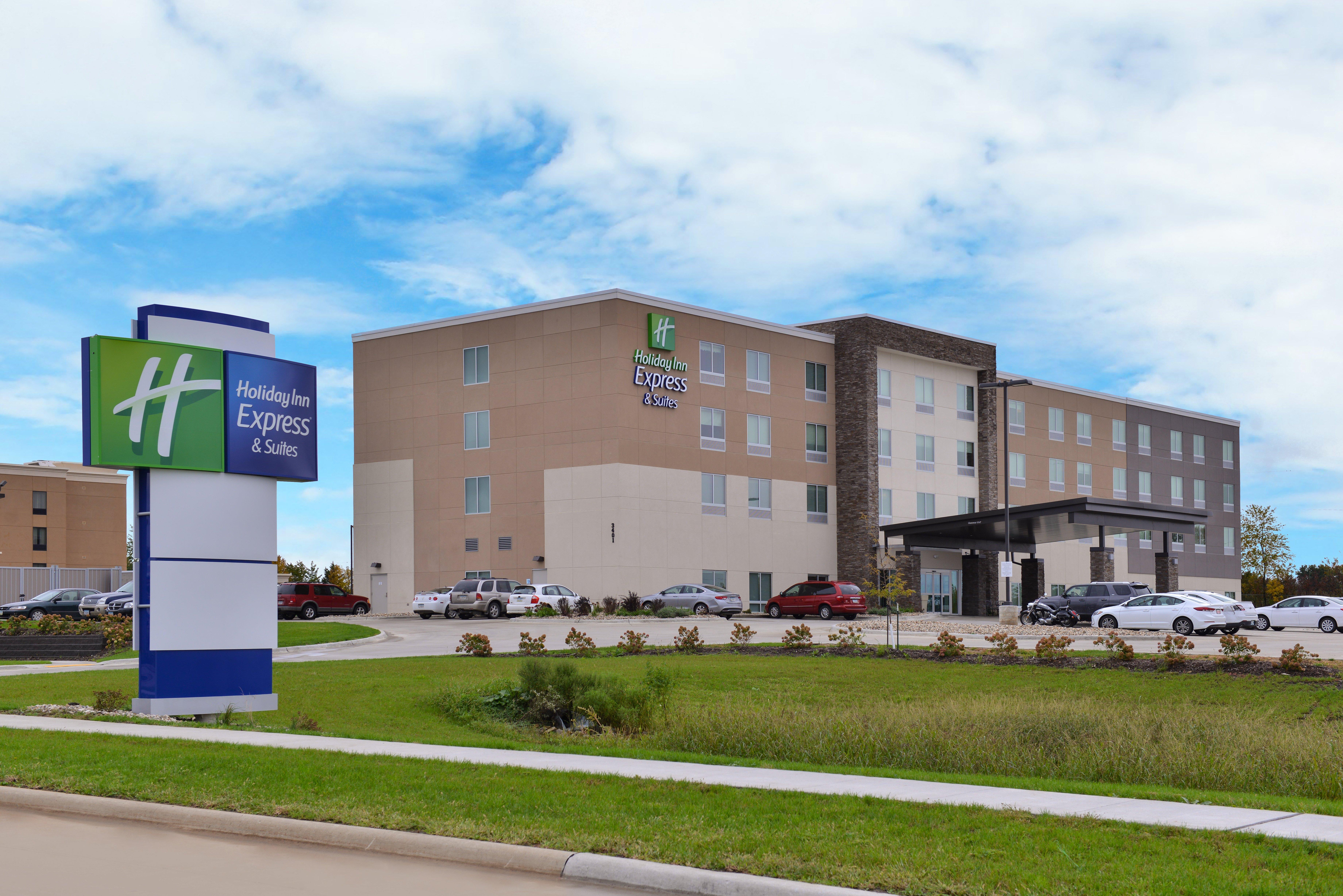 Holiday Inn Express & Suites - Marshalltown By Ihg Bagian luar foto
