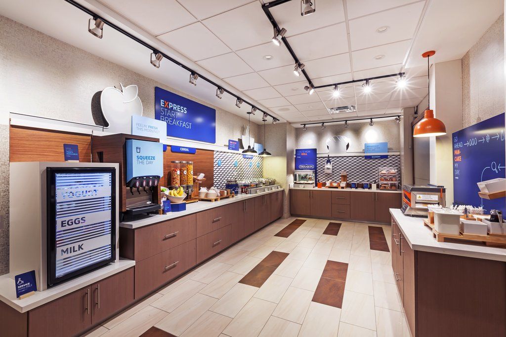 Holiday Inn Express & Suites - Marshalltown By Ihg Bagian luar foto