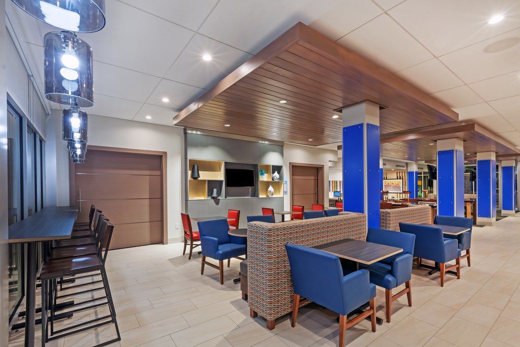 Holiday Inn Express & Suites - Marshalltown By Ihg Bagian luar foto
