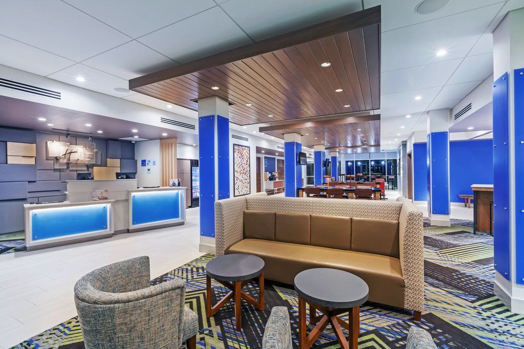 Holiday Inn Express & Suites - Marshalltown By Ihg Bagian luar foto