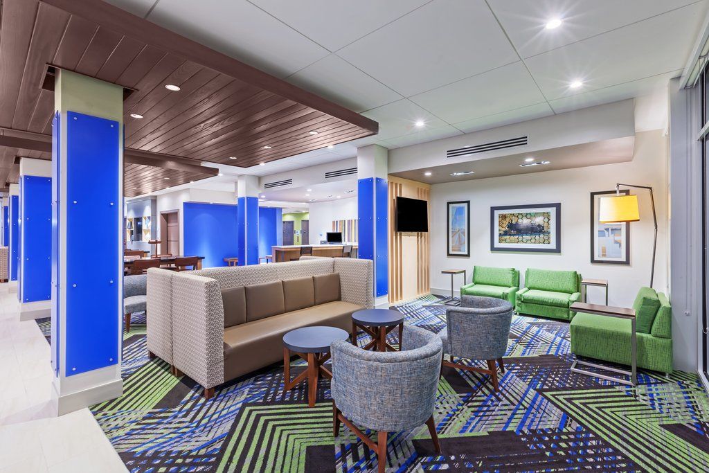 Holiday Inn Express & Suites - Marshalltown By Ihg Bagian luar foto