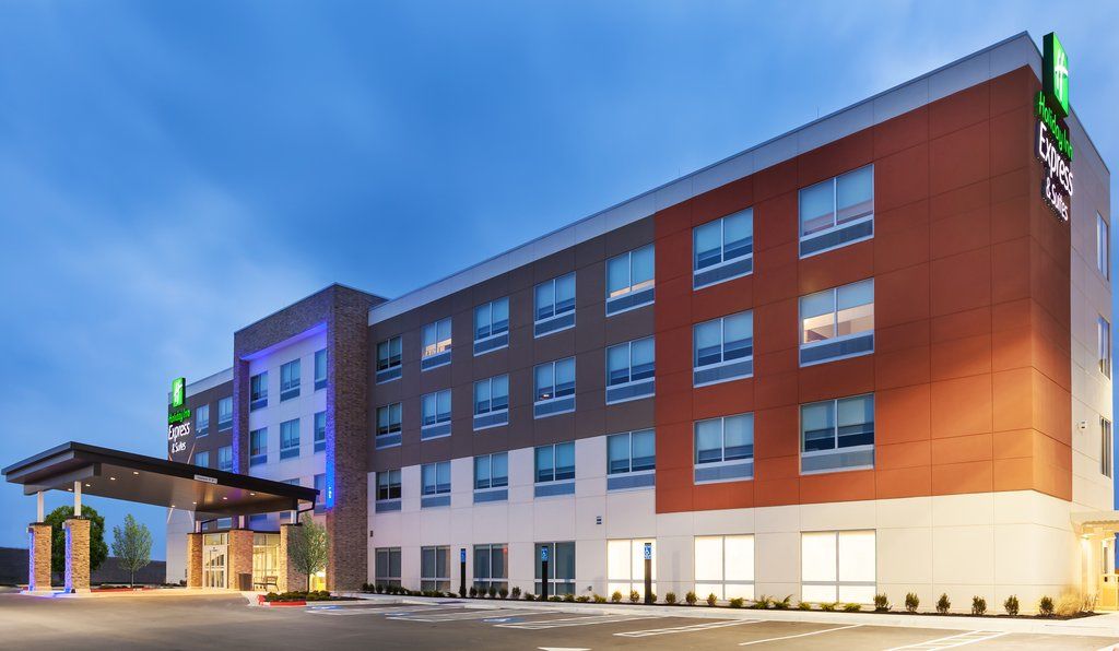 Holiday Inn Express & Suites - Marshalltown By Ihg Bagian luar foto